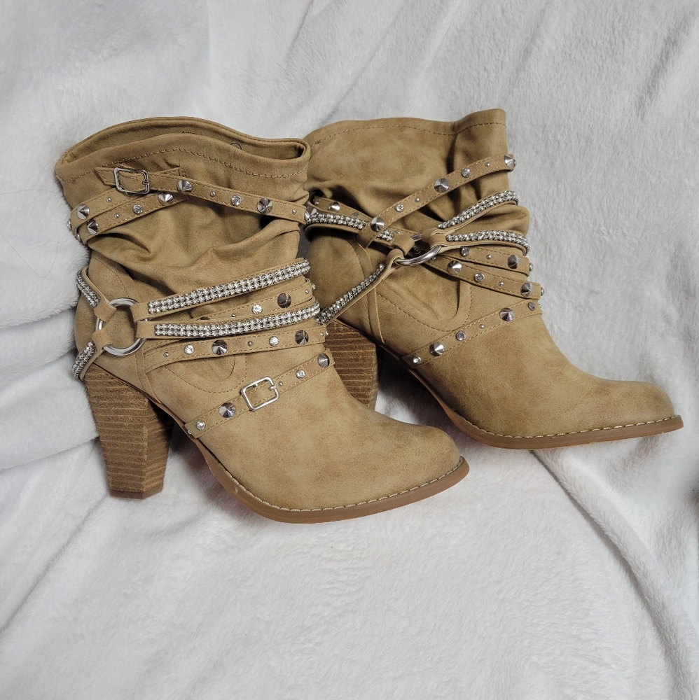 Stunning suede slouchy boots!
